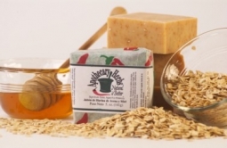 Natural Oatmeal & Honey Soap - Soothe Skin, Lock in Moisture